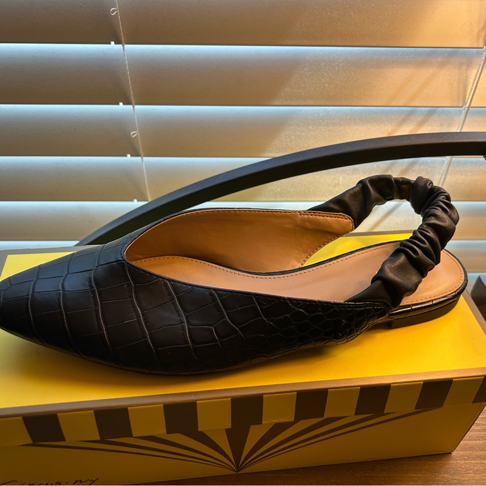 Black Croc-Embossed Women's Shoes